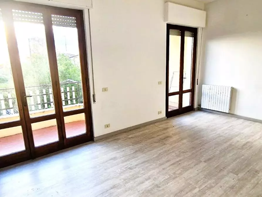 Immagine 3 di Appartamento in vendita  a Camaiore