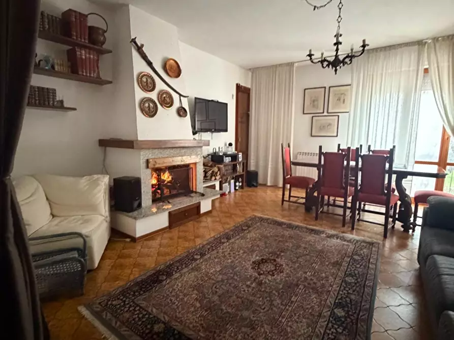 Immagine 1 di Appartamento in vendita  a Carrara