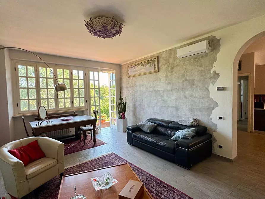 Immagine 2 di Porzione di casa in vendita  a Lucca