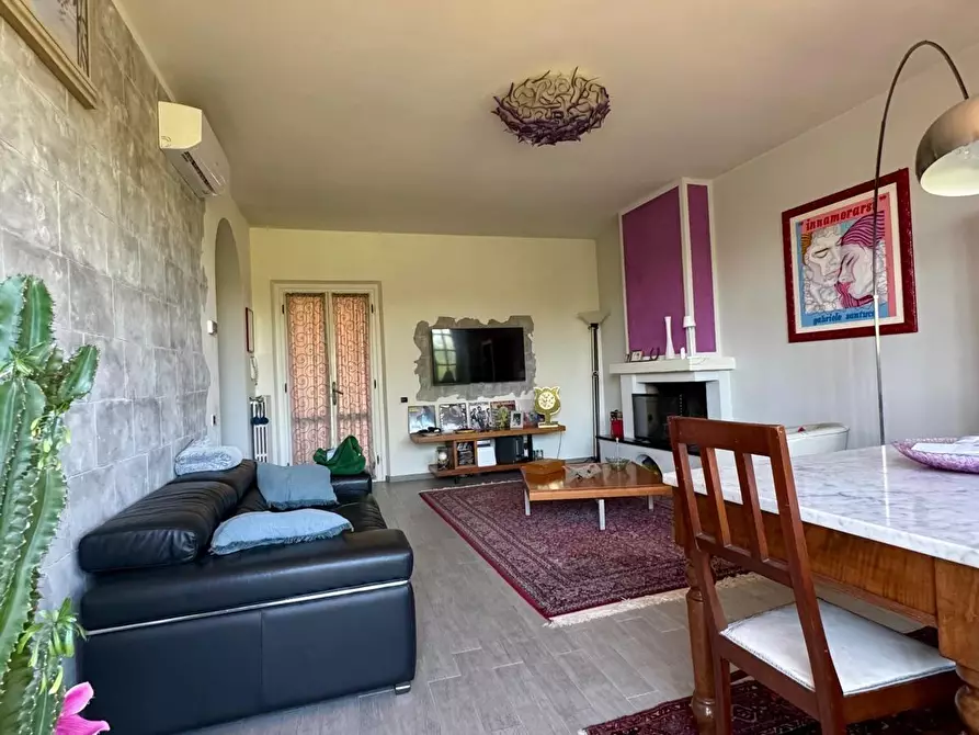 Immagine 4 di Porzione di casa in vendita  a Lucca
