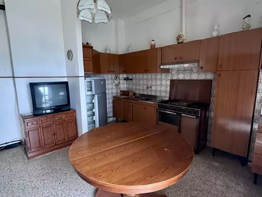 Immagine 1 di Appartamento in vendita  a Massa