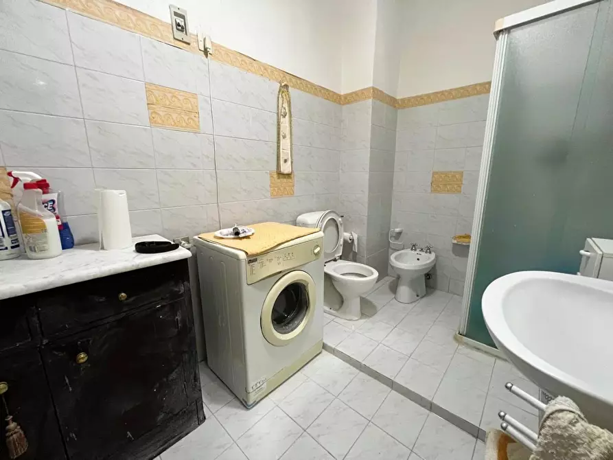 Immagine 10 di Appartamento in vendita  a Livorno