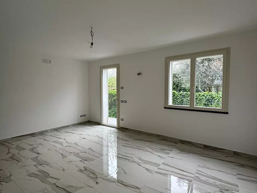Immagine 23 di Casa bifamiliare in vendita  a Lucca