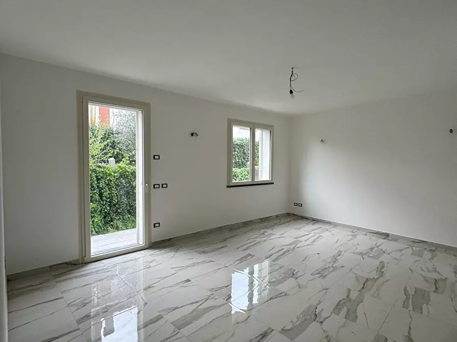 Immagine 21 di Casa bifamiliare in vendita  a Lucca