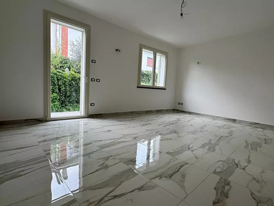 Immagine 24 di Casa bifamiliare in vendita  a Lucca