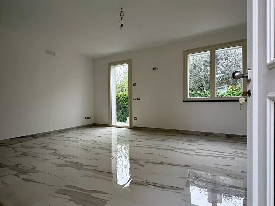 Immagine 6 di Casa bifamiliare in vendita  a Lucca