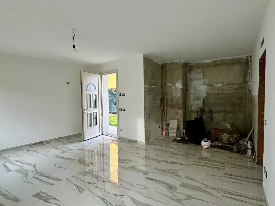Immagine 3 di Casa bifamiliare in vendita  a Lucca