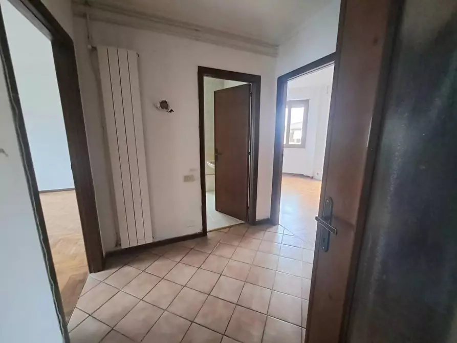 Immagine 6 di Appartamento in vendita  a Massa