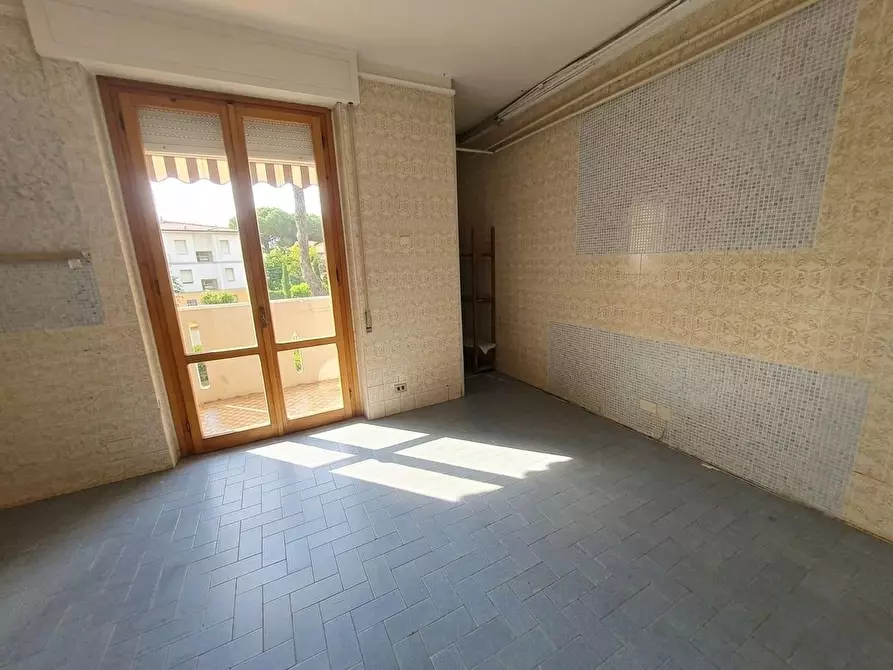 Immagine 5 di Appartamento in vendita  a Massa