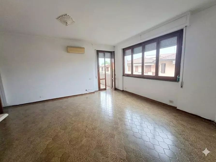 Immagine 2 di Appartamento in vendita  a Massa
