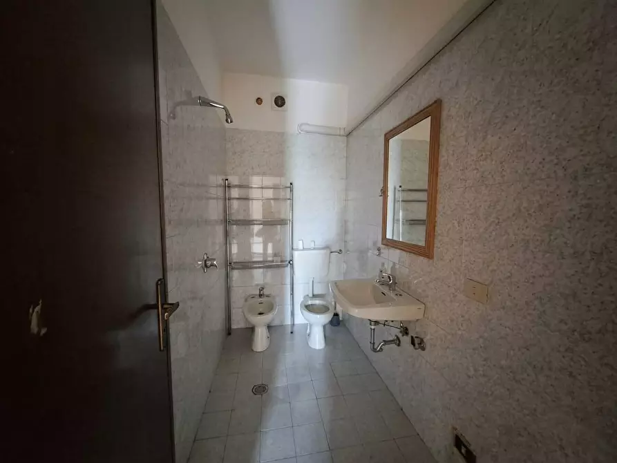 Immagine 11 di Appartamento in vendita  a Massa