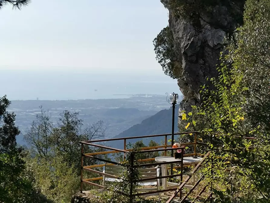 Immagine 1 di Casa indipendente in vendita  a Massa