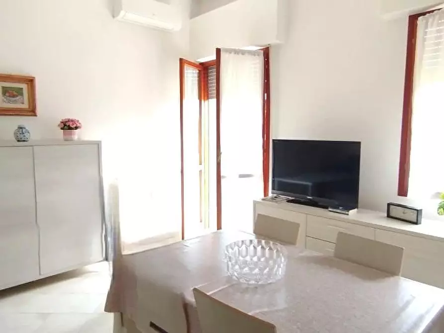 Immagine 3 di Appartamento in vendita  a Viareggio