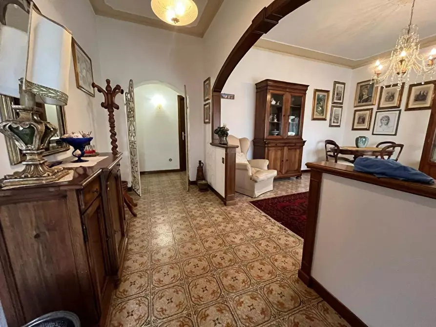 Immagine 30 di Appartamento in vendita  a Lucca