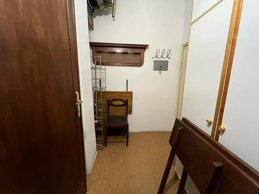 Immagine 50 di Appartamento in vendita  a Lucca