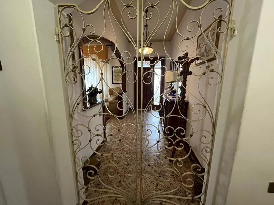 Immagine 36 di Appartamento in vendita  a Lucca