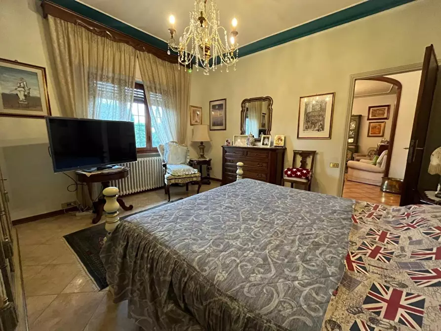 Immagine 57 di Appartamento in vendita  a Lucca