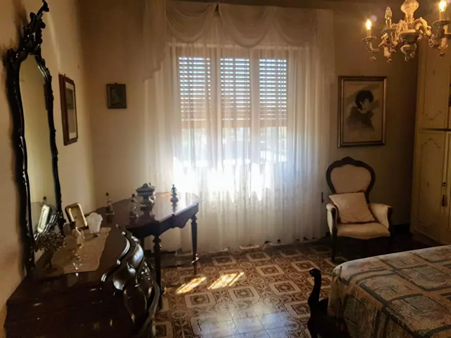 Immagine 9 di Appartamento in vendita  a Lucca