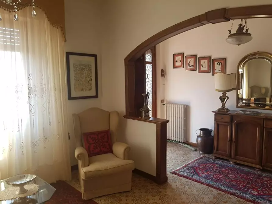 Immagine 2 di Appartamento in vendita  a Lucca
