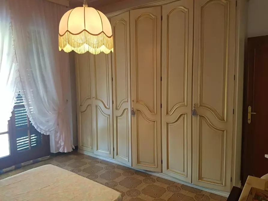 Immagine 17 di Appartamento in vendita  a Lucca