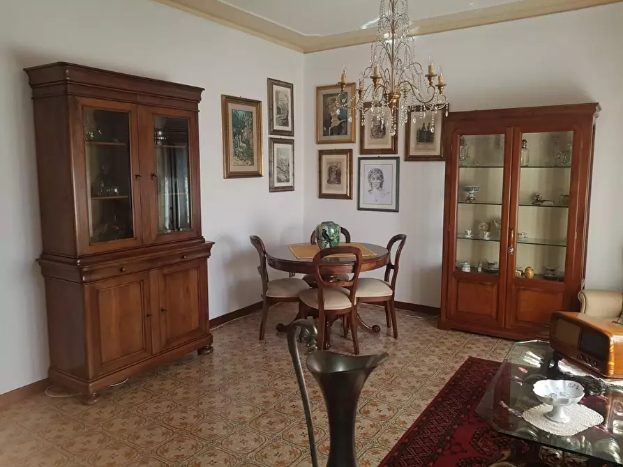Immagine 3 di Appartamento in vendita  a Lucca