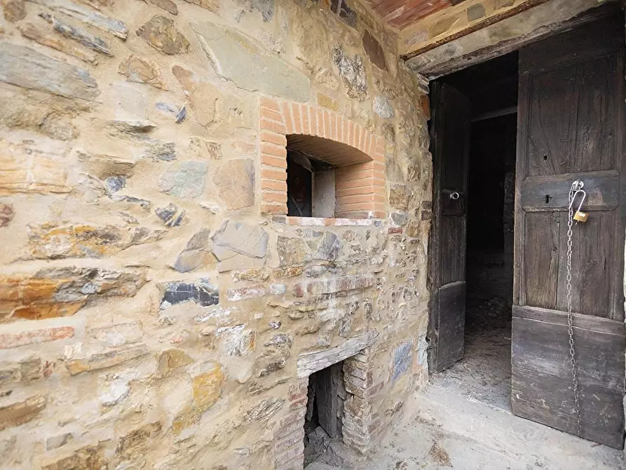 Immagine 25 di Rustico / casale in vendita  a Lucca
