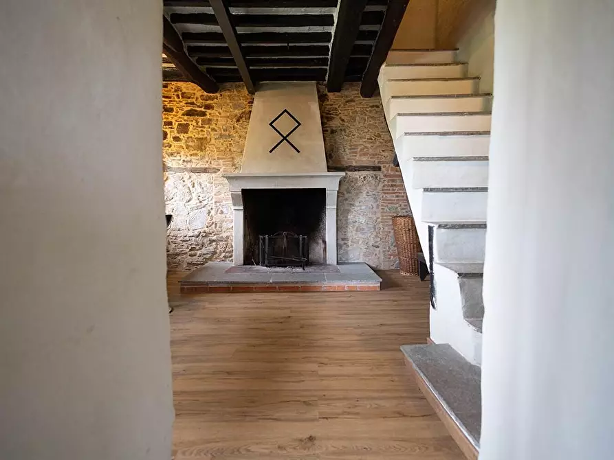 Immagine 8 di Rustico / casale in vendita  a Lucca
