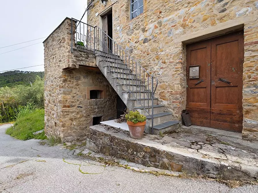 Immagine 24 di Rustico / casale in vendita  a Lucca