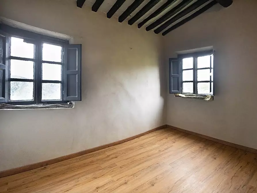 Immagine 19 di Rustico / casale in vendita  a Lucca