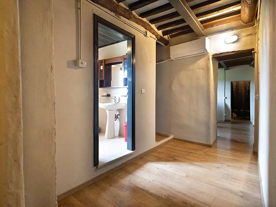 Immagine 13 di Rustico / casale in vendita  a Lucca