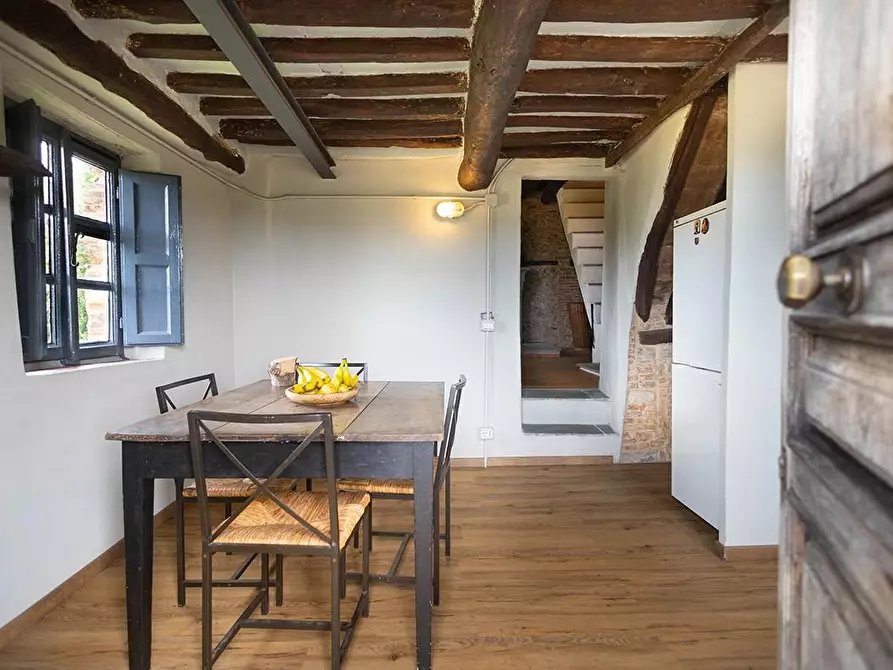 Immagine 5 di Rustico / casale in vendita  a Lucca