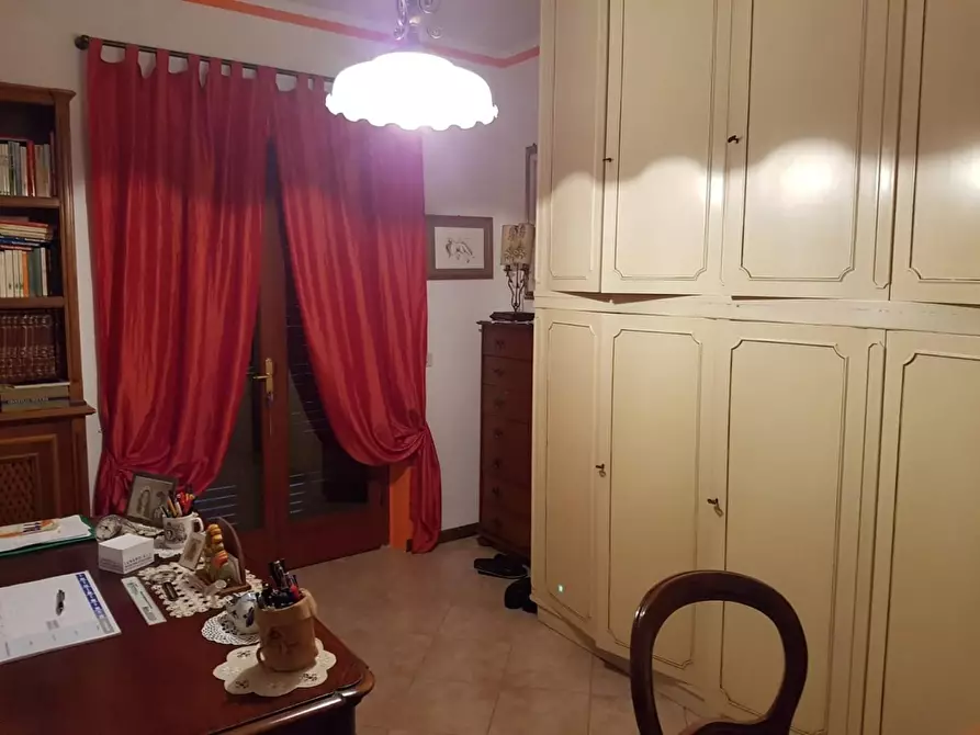 Immagine 10 di Appartamento in vendita  a Lucca