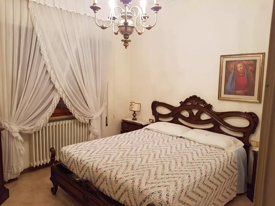 Immagine 35 di Appartamento in vendita  a Lucca