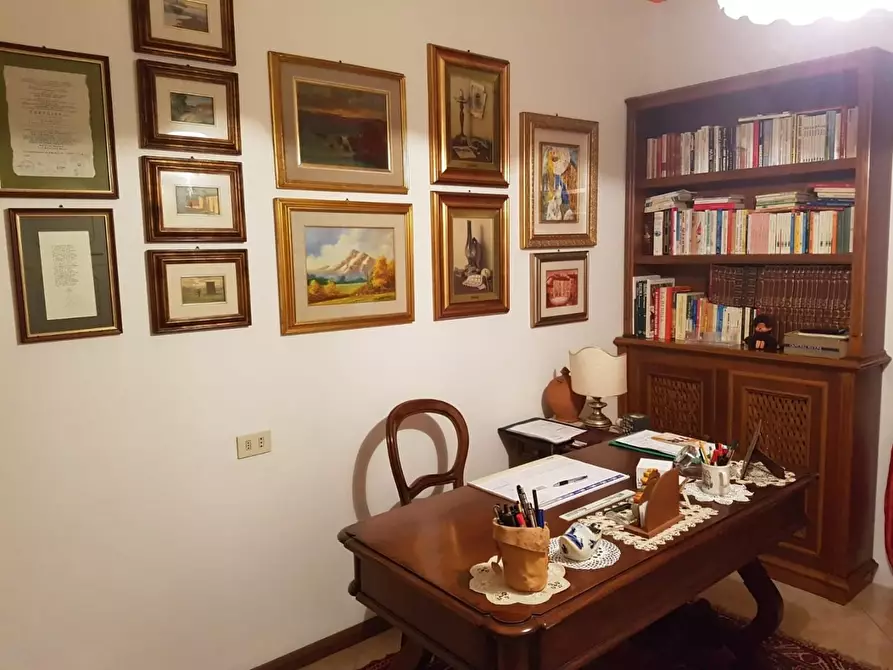 Immagine 26 di Appartamento in vendita  a Lucca