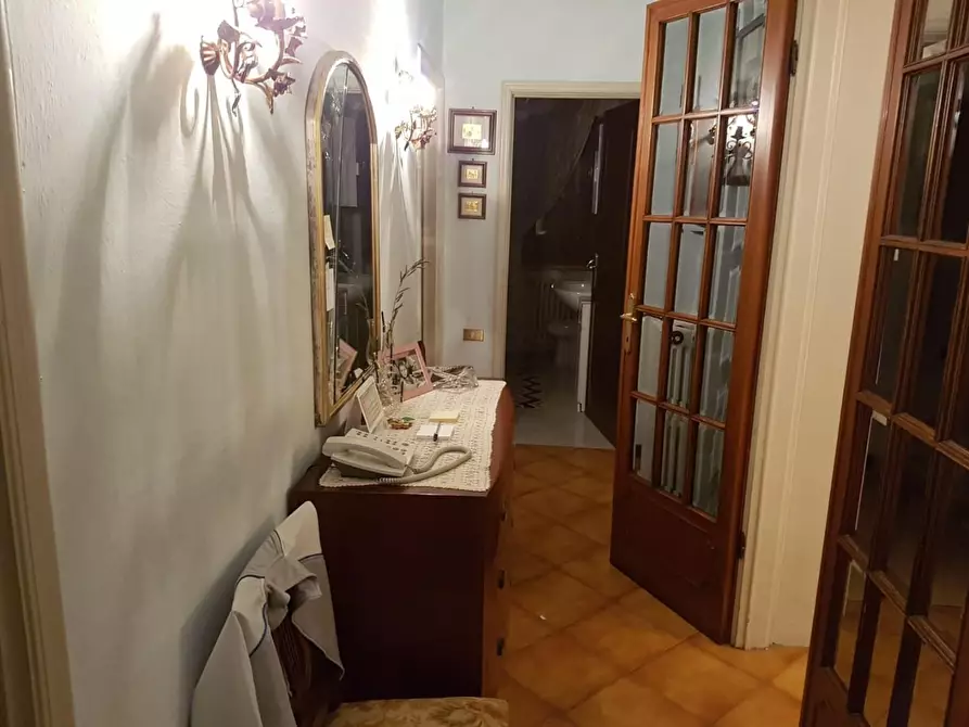 Immagine 4 di Appartamento in vendita  a Lucca