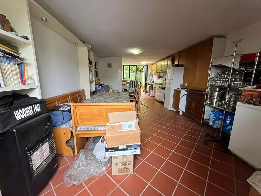 Immagine 61 di Appartamento in vendita  a Lucca