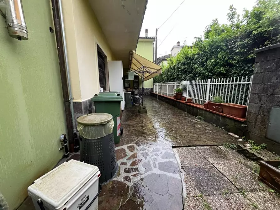 Immagine 67 di Appartamento in vendita  a Lucca