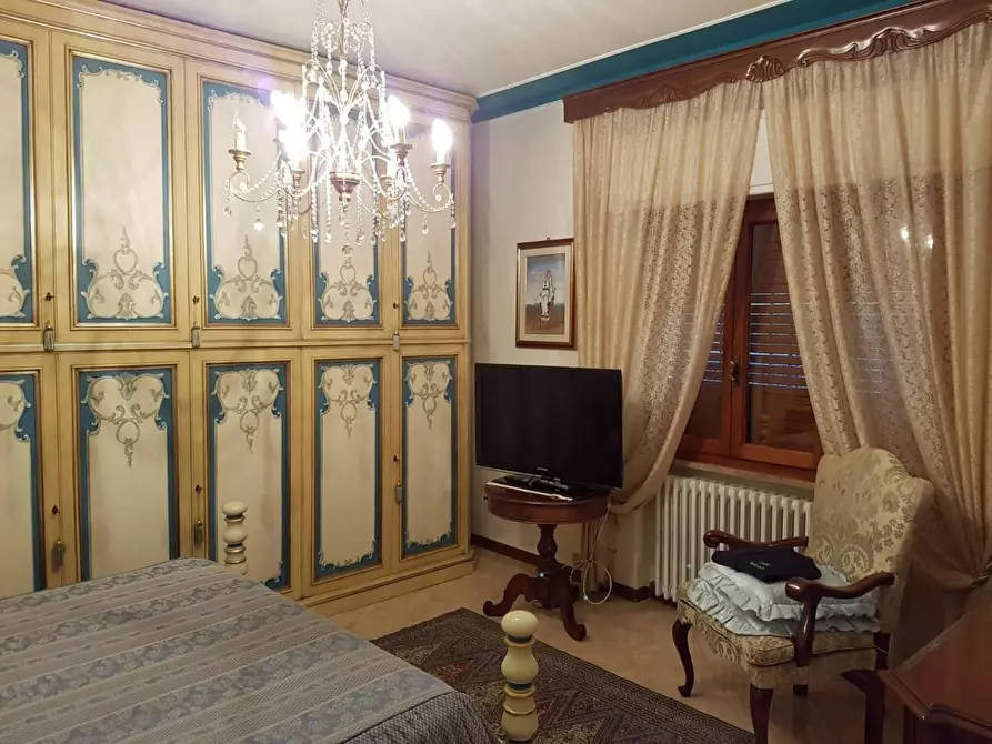 Immagine 43 di Appartamento in vendita  a Lucca