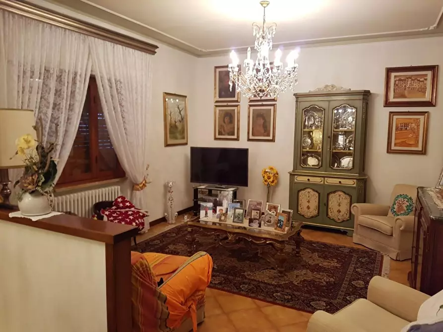 Immagine 42 di Appartamento in vendita  a Lucca