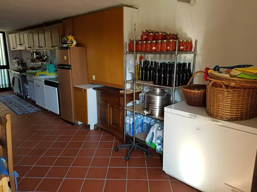 Immagine 15 di Appartamento in vendita  a Lucca