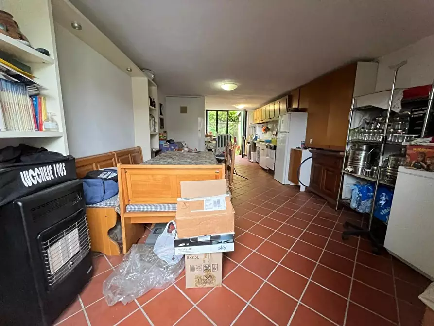 Immagine 70 di Appartamento in vendita  a Lucca