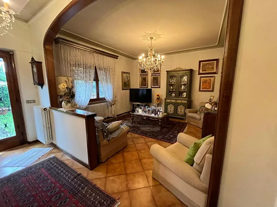 Immagine 1 di Appartamento in vendita  a Lucca