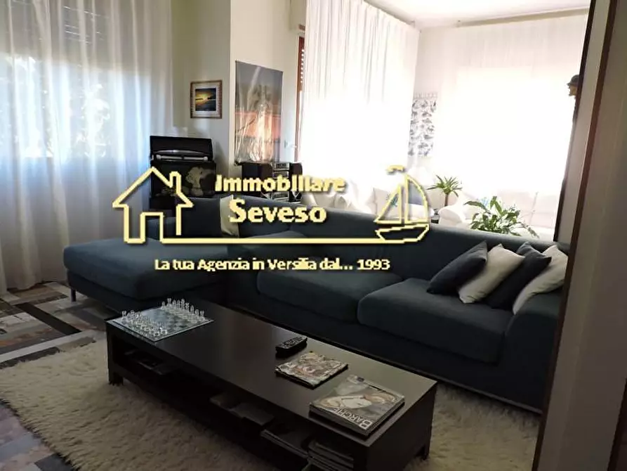 Immagine 2 di Casa trifamiliare in vendita  a Pietrasanta