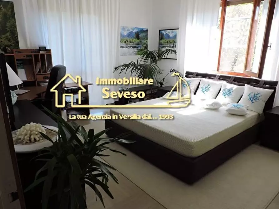 Immagine 12 di Casa trifamiliare in vendita  a Pietrasanta