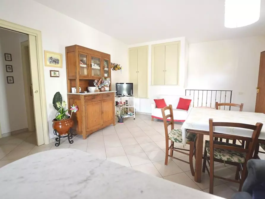 Immagine 4 di Appartamento in vendita  a Lucca