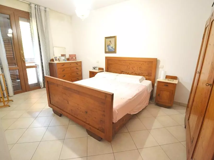 Immagine 9 di Appartamento in vendita  a Lucca