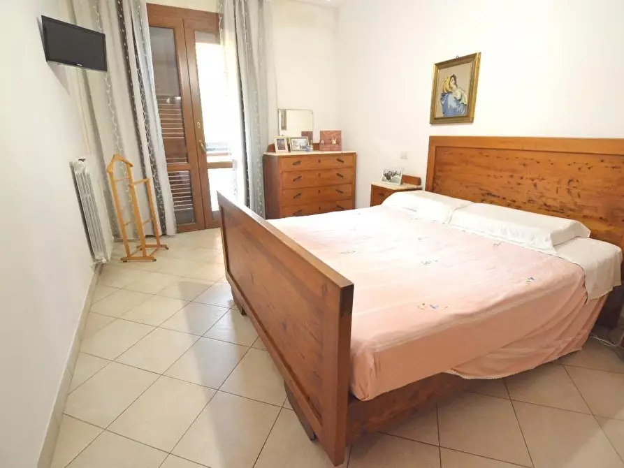 Immagine 10 di Appartamento in vendita  a Lucca