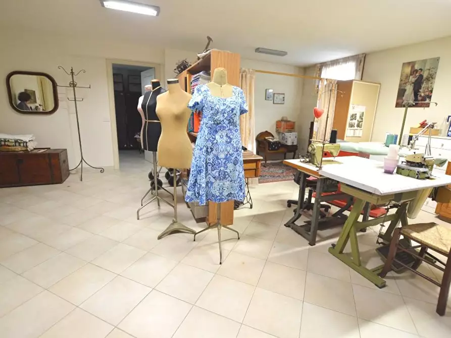 Immagine 18 di Appartamento in vendita  a Lucca