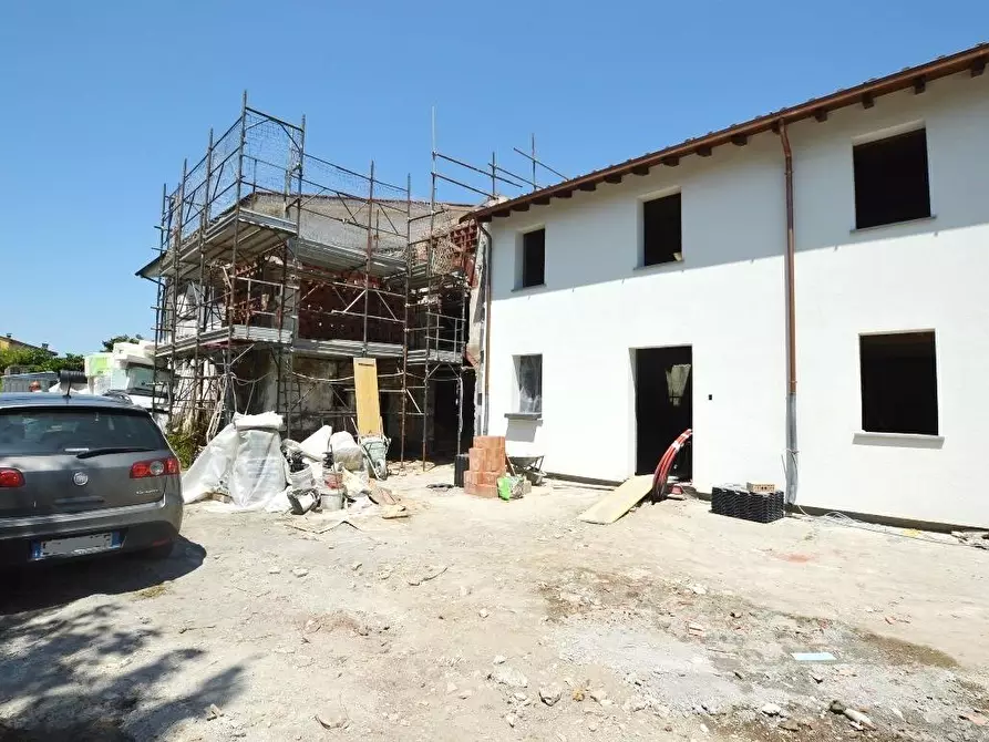 Immagine 4 di Terratetto in vendita  a Lucca