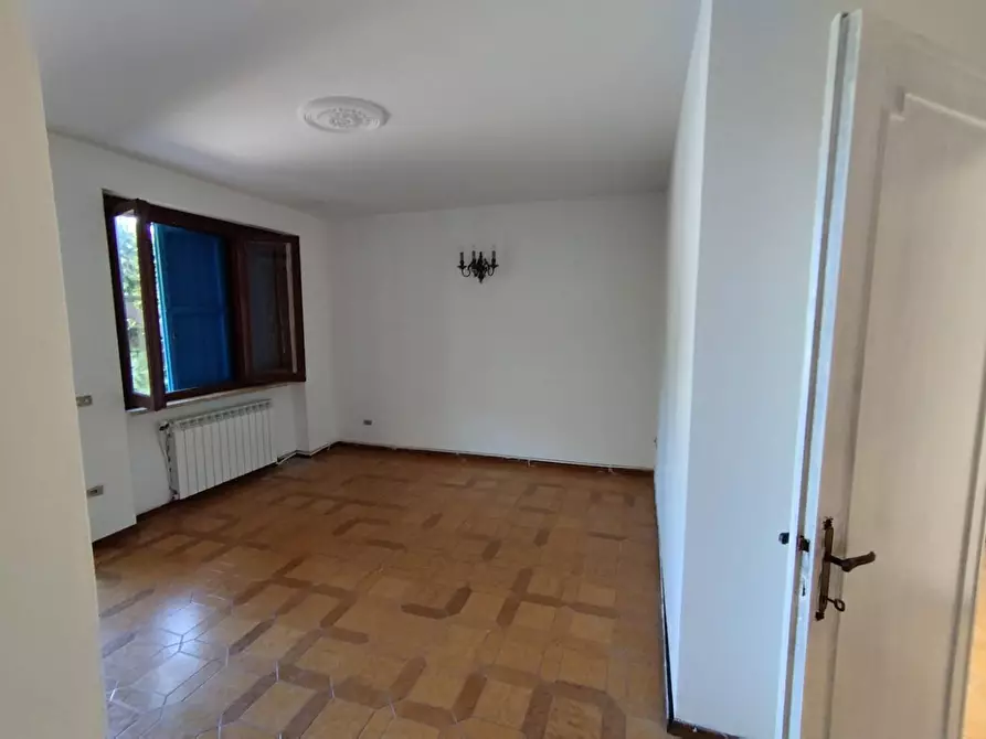 Immagine 7 di Appartamento in vendita  a Camaiore